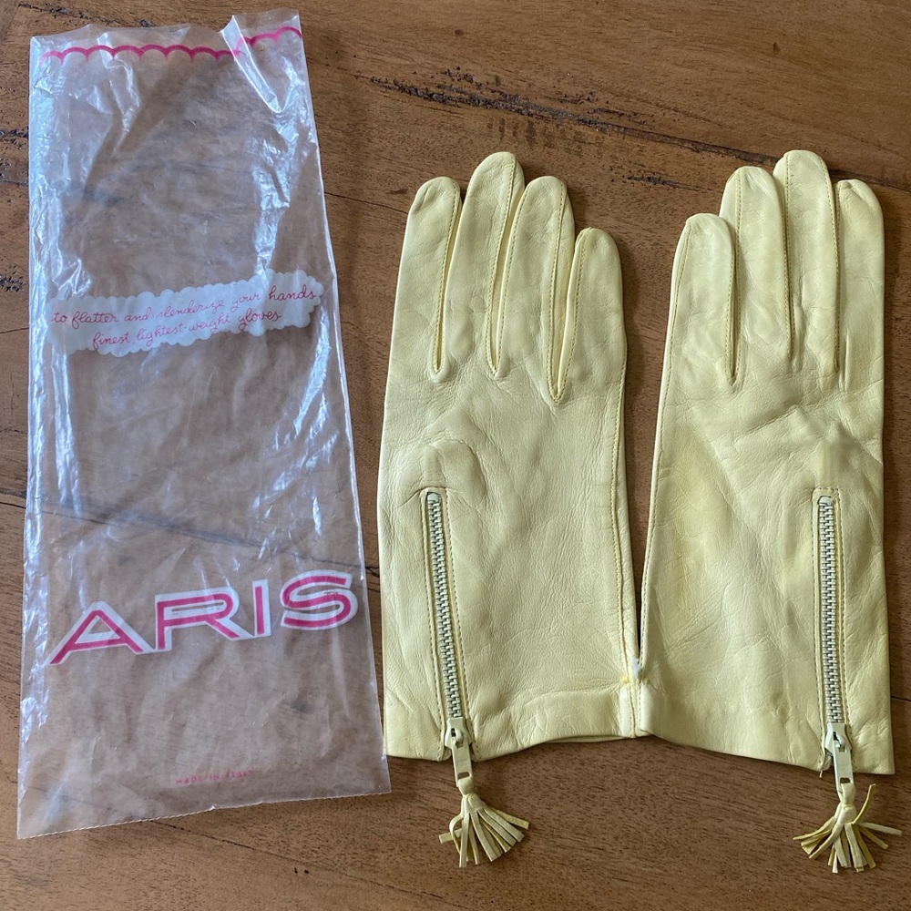 Vintage Retro Short Yellow Leather Gloves